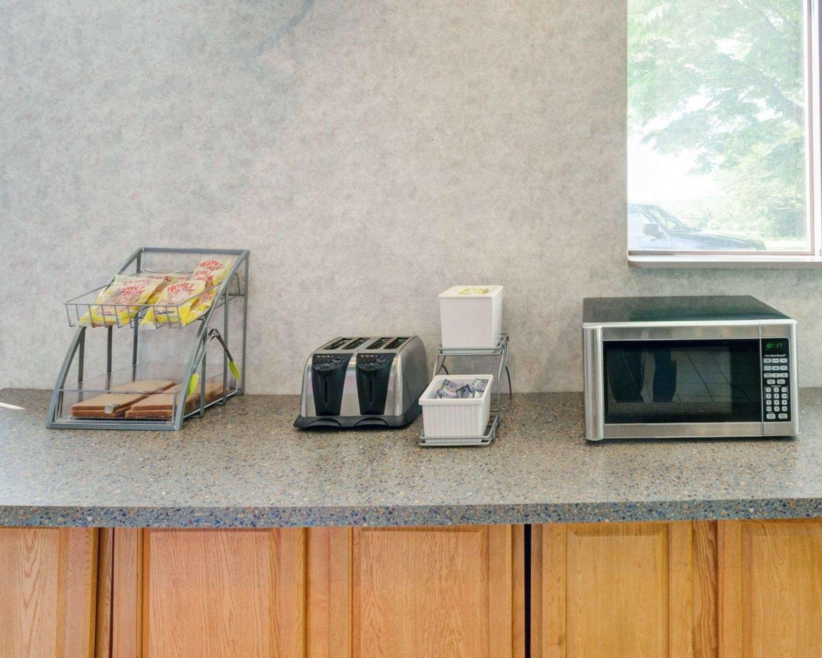 Rodeway Inn Анаполис Екстериор снимка